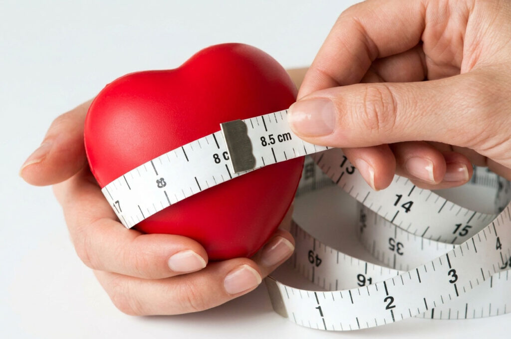 Cardiologista em Santa Maria explica a relação entre excesso de peso e doenças do coração.